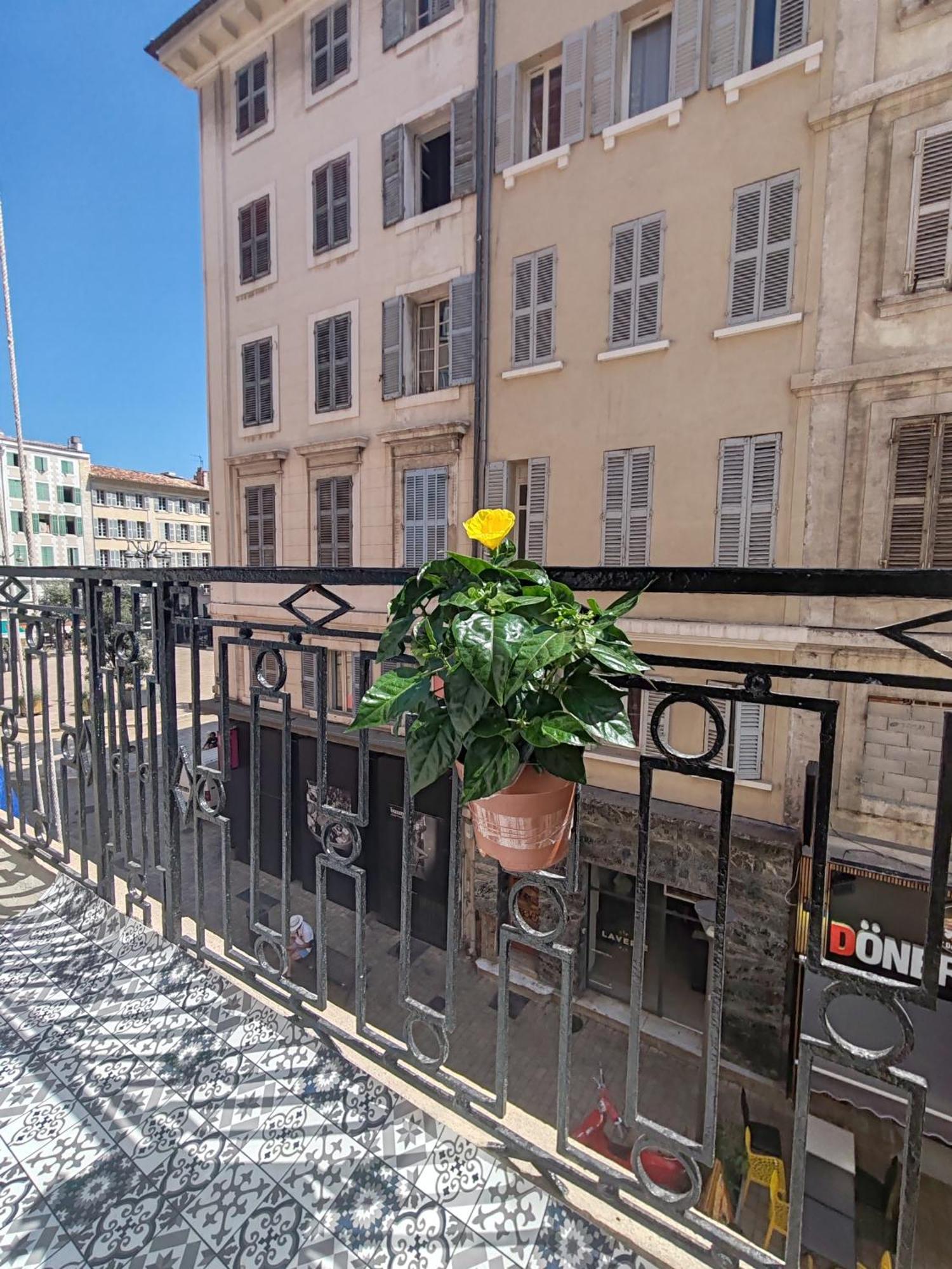 T3 Grand Balcon Au Coeur Du Vieux Port Appartement *