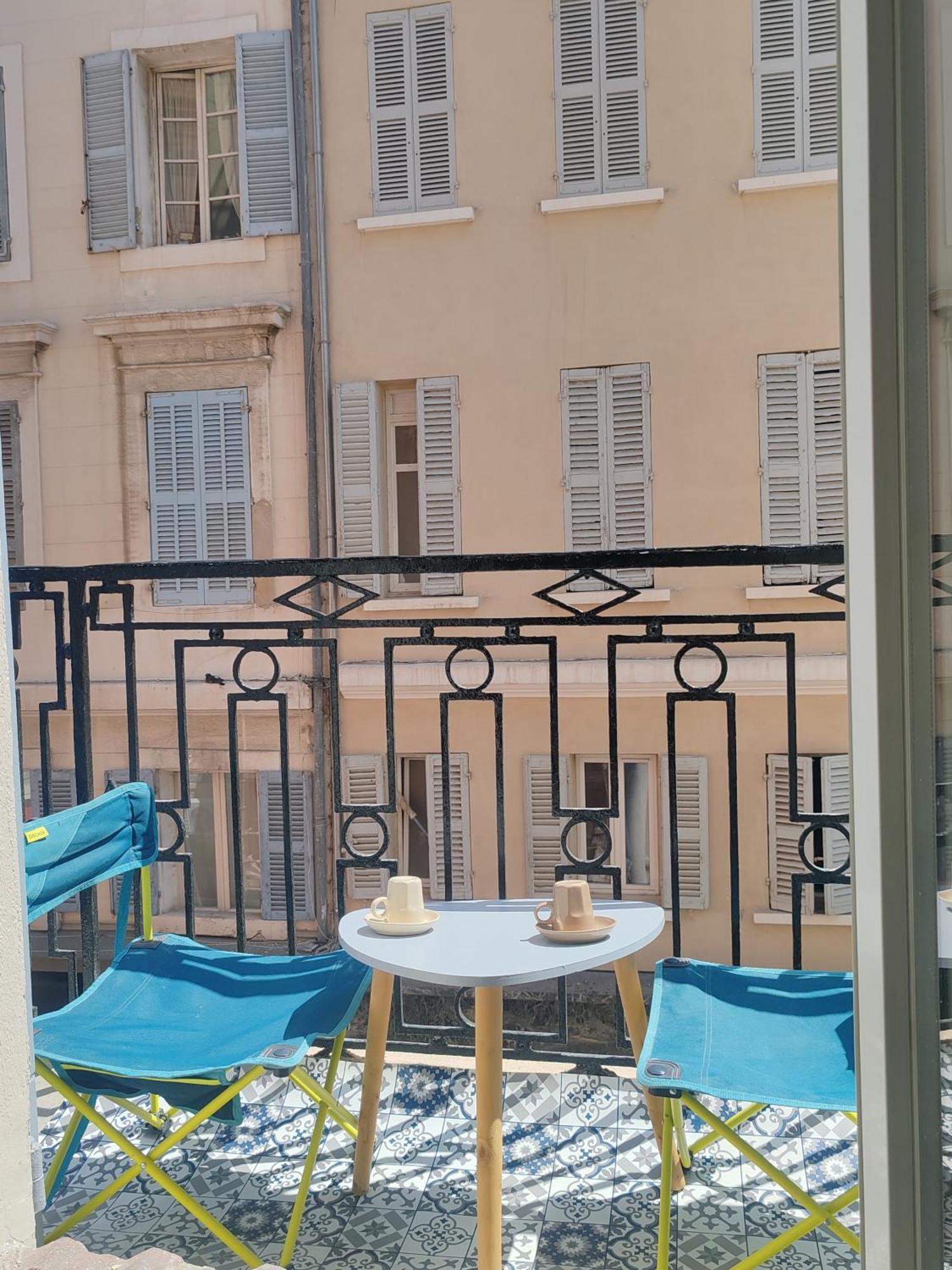 T3 Grand Balcon Au Coeur Du Vieux Port Apartamento *